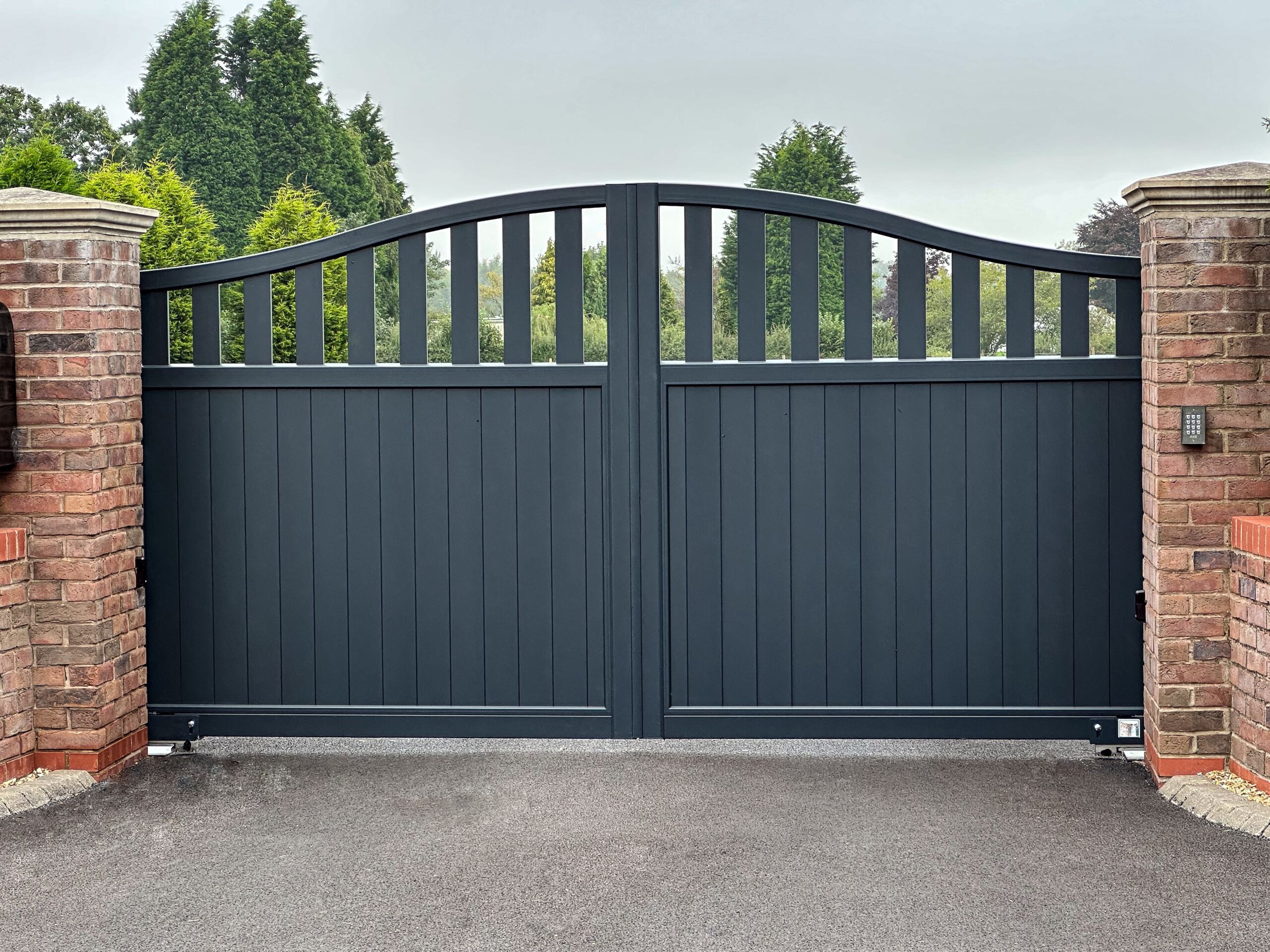 Simplify Your Lifestyle with Automatic Driveway Gates That Offer Seamless Functionality